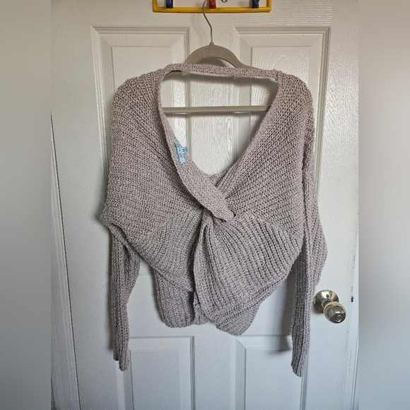 She + Sky Boutique | Knot Back Sweater - Picture 2 of 5